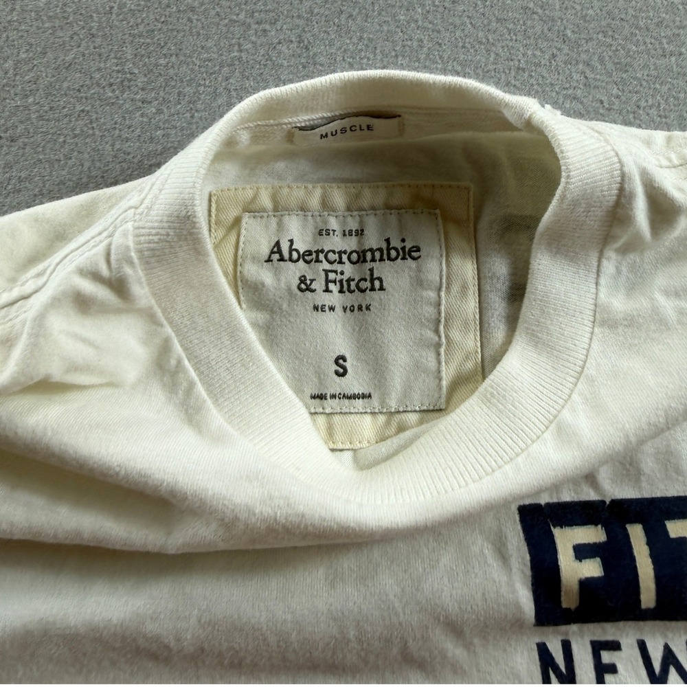 Abercrombie & Fitch T-Shirt Men S White Fitch Field Graphic Muscle Fit - Picture 5 of 6
